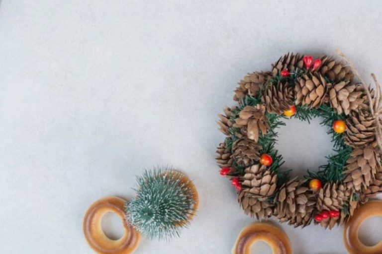 Artificial Wreaths and Garlands: Fitting in with a Theme