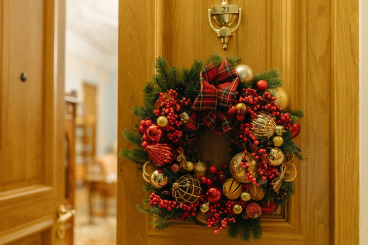 Artificial Christmas Wreaths – The Kindness of Giving Ahead of Time